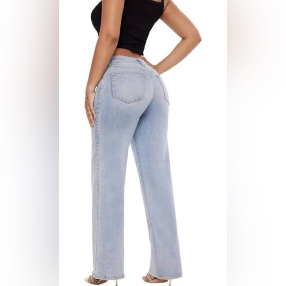 NWOT Medium Blue Wide Leg Jeans with Classic Denim Style - Picture 2 of 6